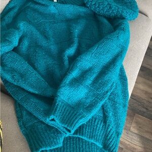 Vintage Cozy Teal Women's Sweater with beret